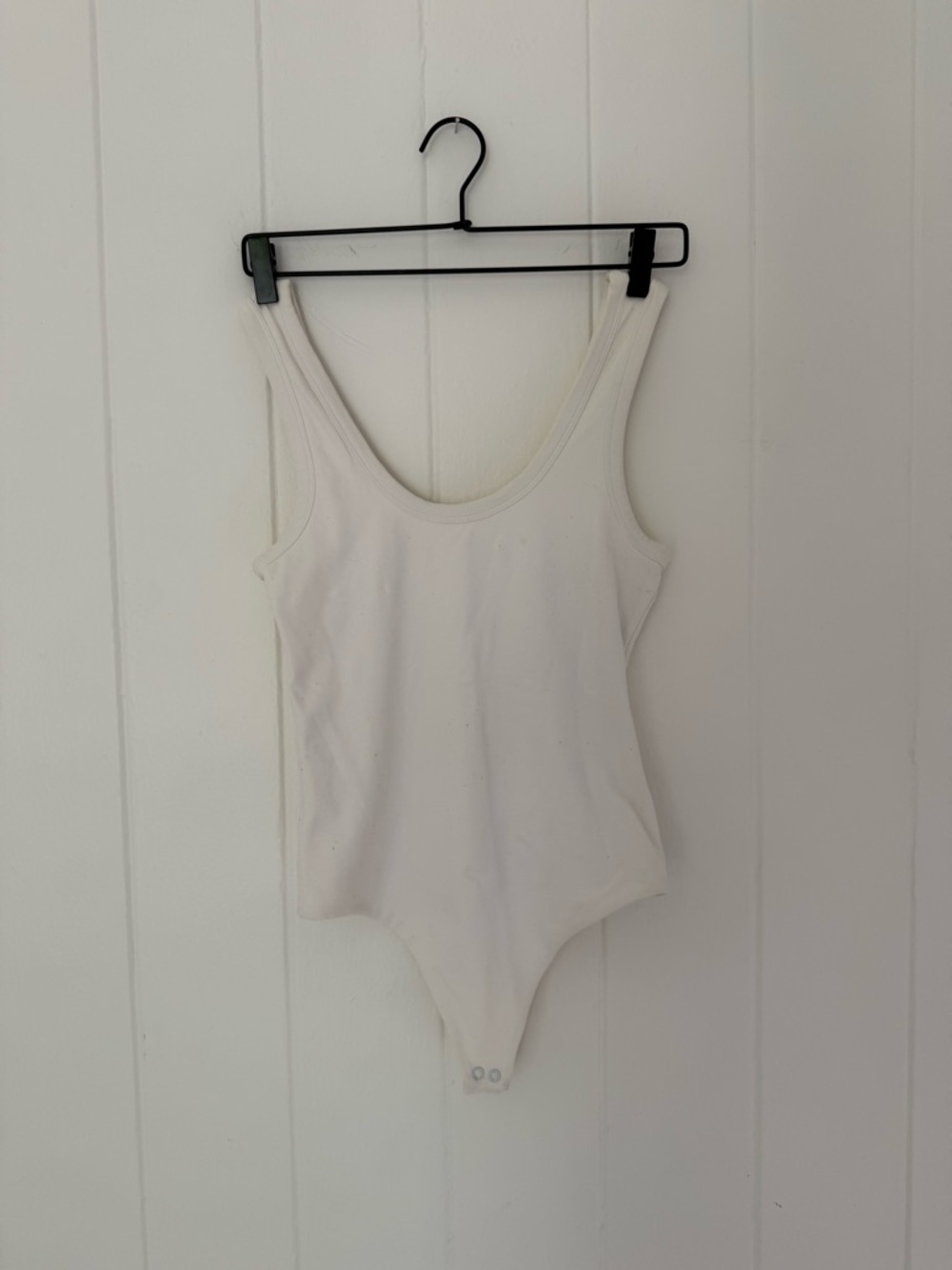 nuuds white Scoop-Neck Ribbed Bodysuit